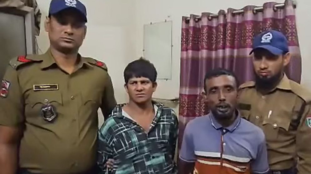 তেজগাঁওয়ে থেমে থাকা ট্রেনে আগুন, আটক ২