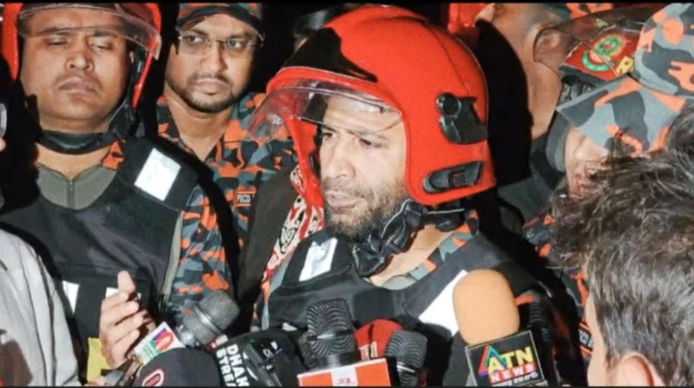 কড়াইল বস্তিতে আগুনে পুড়ে ছাই ১৫০০ ঘর কড়াইল বস্তিতে আগুনে পুড়ে ছাই ১৫০০ ঘর