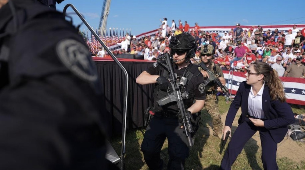 ট্রাম্পের নৈশভোজ গুলি: হামলাকারী আটক, নিরাপত্তা জোরদার