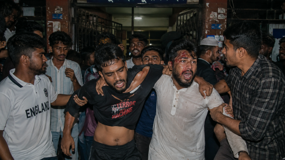 ঢাবিতে হল প্রাধ্যক্ষকে উদ্ধারে সংঘর্ষ, ভিপি\-জিএসসহ আহত অনেকে