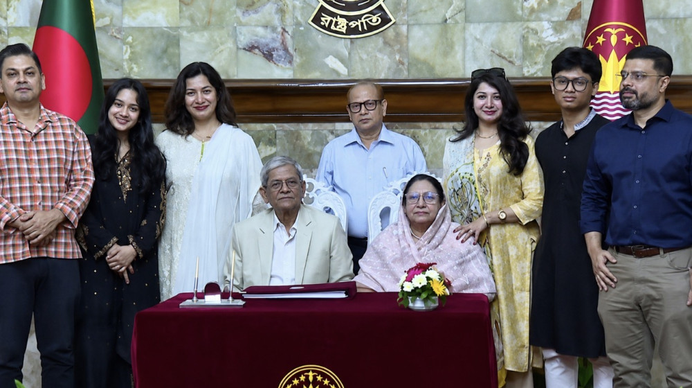 বঙ্গভবনে সপরিবারে রাষ্ট্রপতি