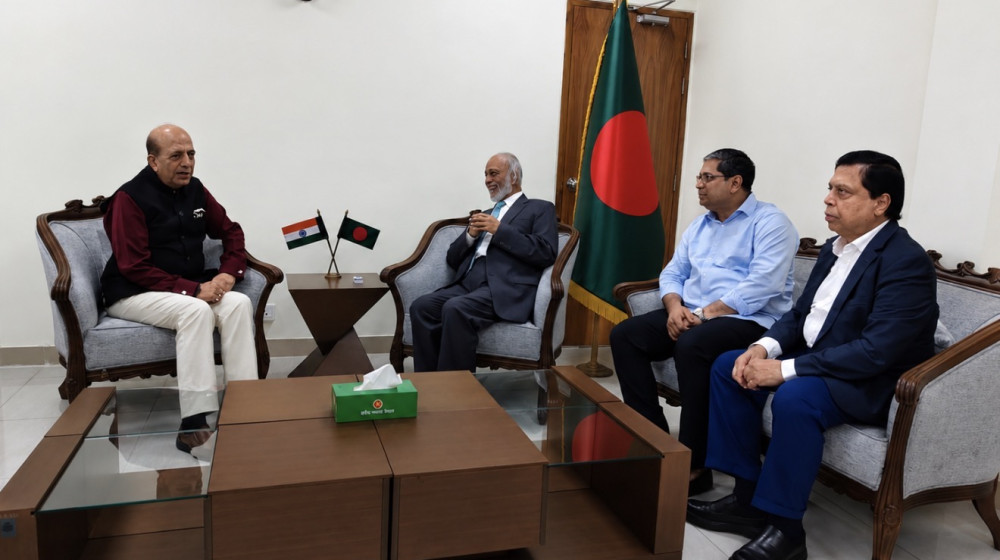 এলজিইডি মন্ত্রীর সঙ্গে ভারতীয় হাইকমিশনার দীনেশ ত্রিবেদীর সৌজন্য সাক্ষাৎ