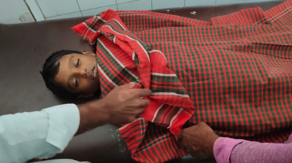 নওগাঁয় স্কুলে যাওয়ার পথে ভুটভুটির ধাক্কায় প্রাণ গেল শিক্ষার্থী সিয়ামের
