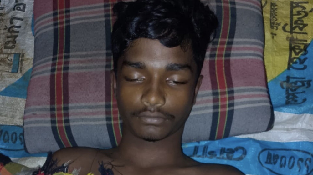 নওগাঁয় খেলাধুলার সময় বজ্রপাতে প্রাণ গেল এক কিশোরের