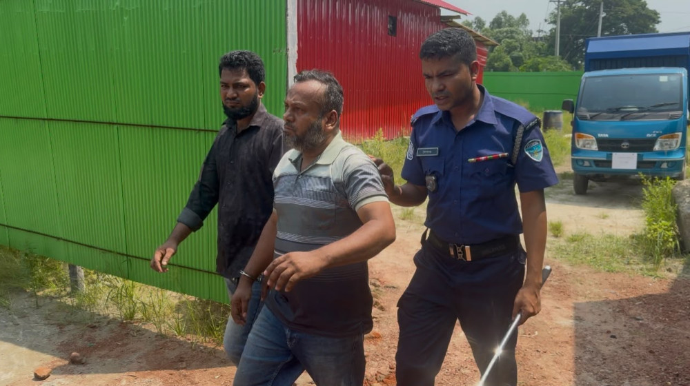 কুমিল্লায় তৈরি হচ্ছে ভারতীয় মেসি বিড়ি, মেশিনসহ গ্রেফতার ৯