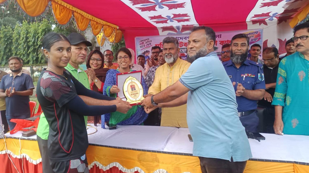 মহাদেবপুরে নারী শিক্ষার্থীদের নিয়ে মহিলা ফুটবল প্রশিক্ষণ ক্যাম্প উদ্বোধন