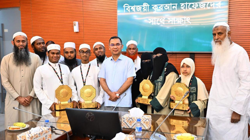 বিশ্বজয়ী কুরআন হাফেজদের সঙ্গে প্রধানমন্ত্রীর সাক্ষাৎ