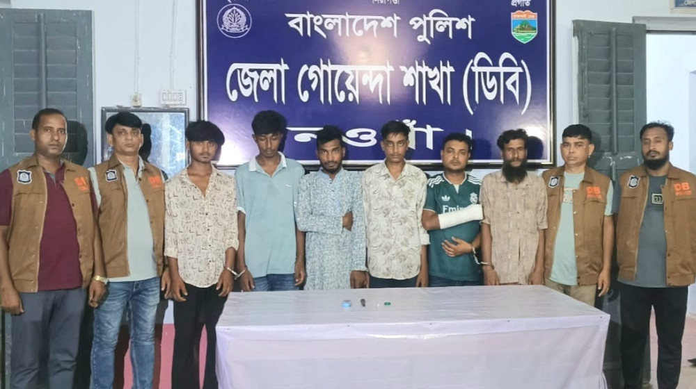 নওগাঁয় পুলিশের মাদকবিরোধী অভিযানে নারী বিক্রেতাসহ ৯জনকে গ্রেপ্তার