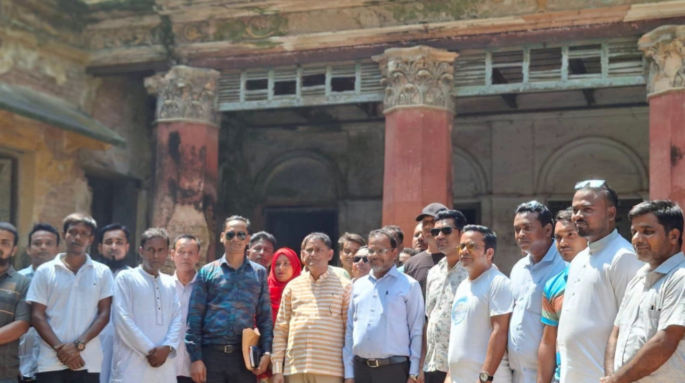 বলিহার রাজবাড়ী ও পাহাড়পুর বিহার পরিদর্শনে ভারতীয় সহকারী হাইকমিশনার