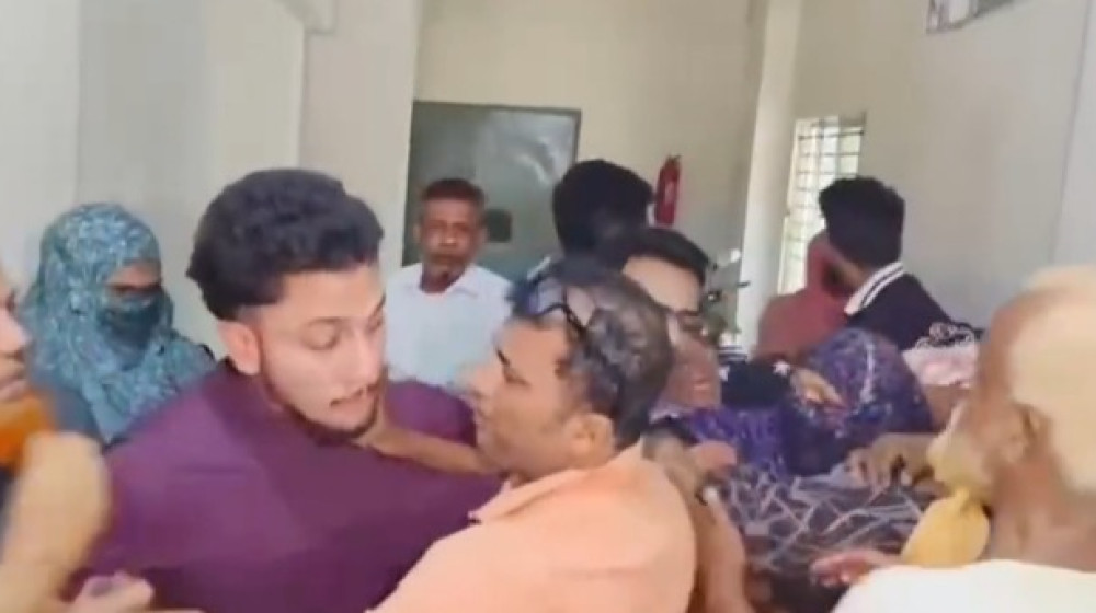 জমি বিরোধে হামলা-ভাঙচুরের অভিযোগ, কোম্পানীগঞ্জ হাসপাতালে দুই পক্ষের সংঘর্ষ