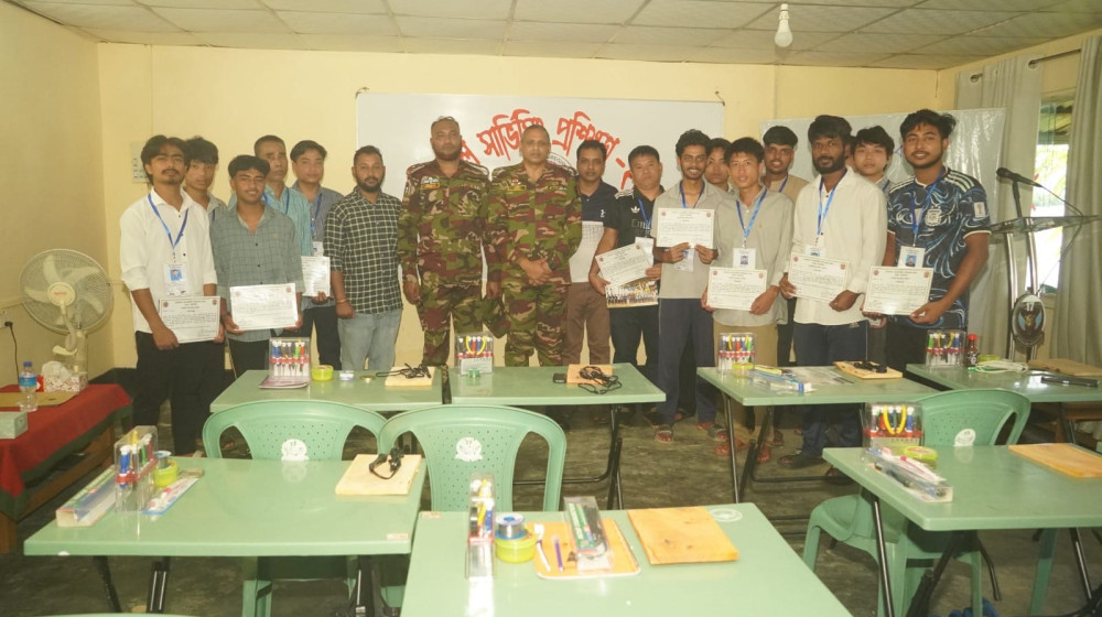নানিয়ারচর জোনের উদ্যোগে পরিচালিত মোবাইল সার্ভিসিং প্রশিক্ষণ সমাপ্ত ও সনদপত্র প্রদান