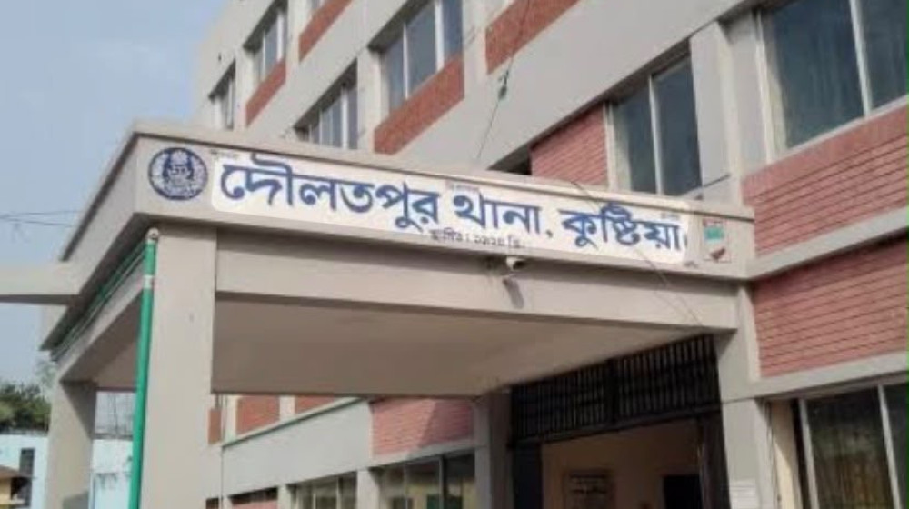 দৌলতপুরে যুবককে পিটিয়ে আহত ও চুল কাটার ঘটনা, চুরির অপবাদ নাকি পূর্বশত্রুতা ।