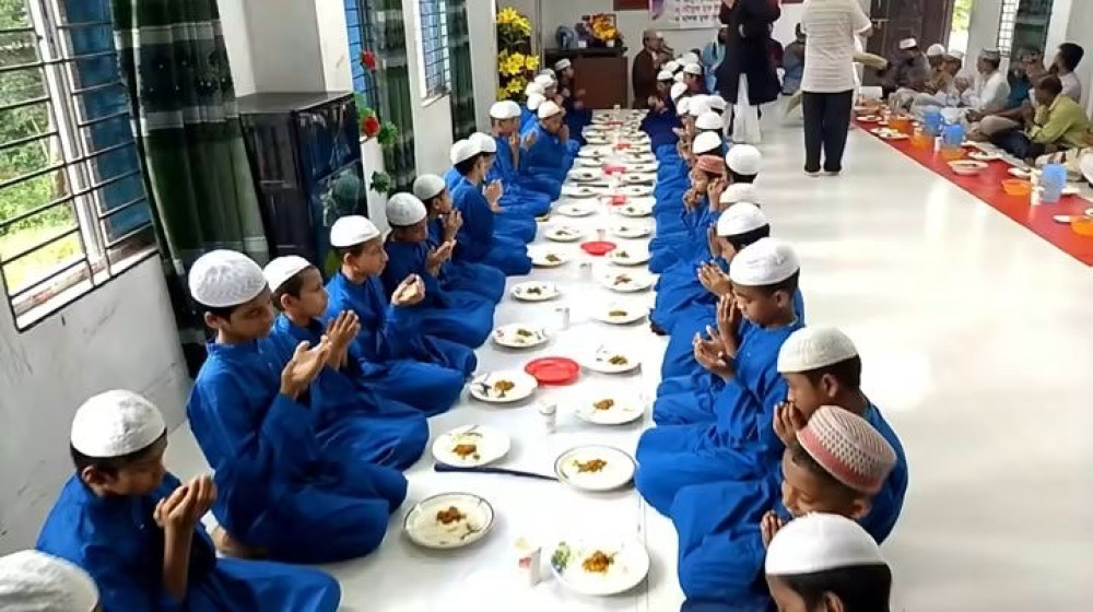 সেনবাগে এতিম-অসহায় ও কোরআনের পাখিদের একবেলা মেহমানদারি