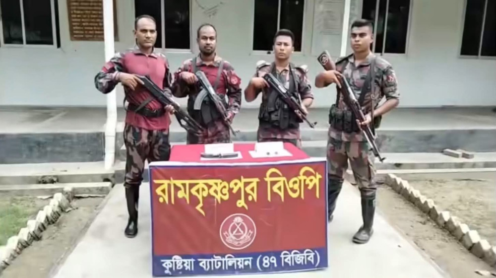 কুষ্টিয়া সীমান্তে দেশীয় পিস্তল ও দুই রাউন্ড গুলি উদ্ধার।