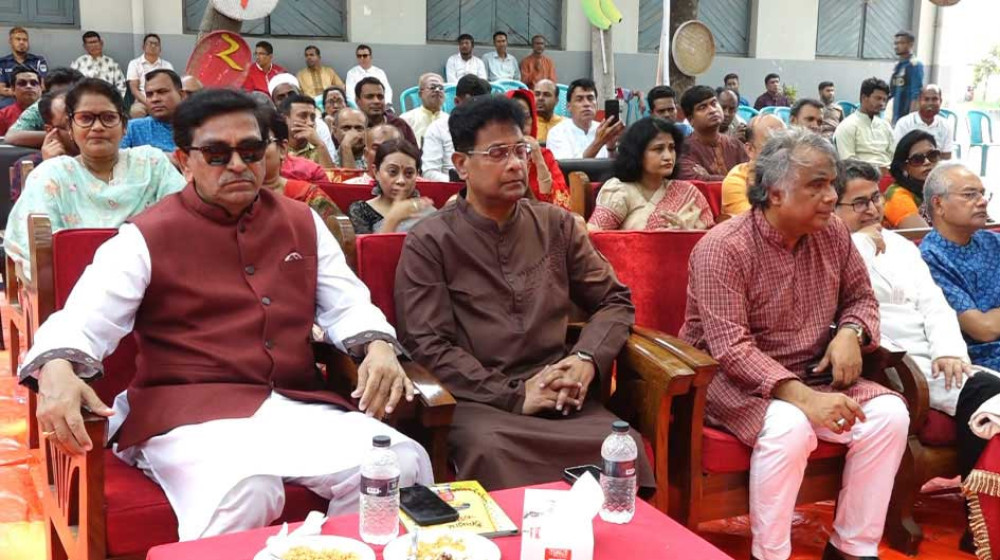 বিএনপির মুখে দুর্নীতির অভিযোগ মানায় না: হানিফ বিএনপির মুখে দুর্নীতির অভিযোগ মানায় না: হানিফ