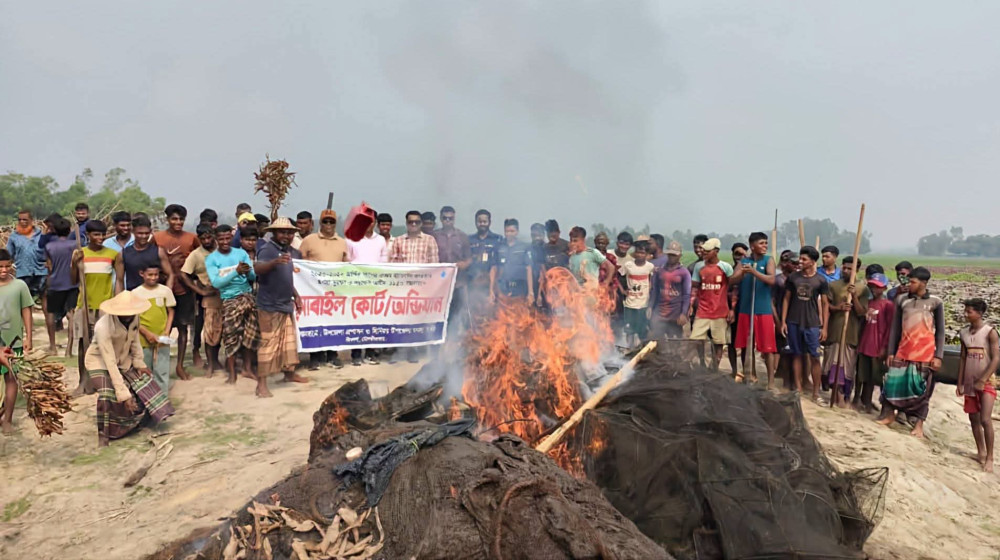 শ্রীমঙ্গলের হাইল হাওর থেকে  প্রায় সাড়ে ৫ লাখ টাকার অবৈধ মশারি ও রিং জাল ধ্বংস করা হয়েছে
