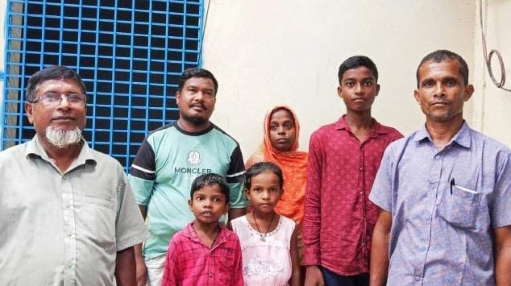 নওগাঁয় খ্রিস্টান ধর্ম ছেড়ে একই পরিবারের ৫ জনের ইসলাম ধর্ম গ্রহণ