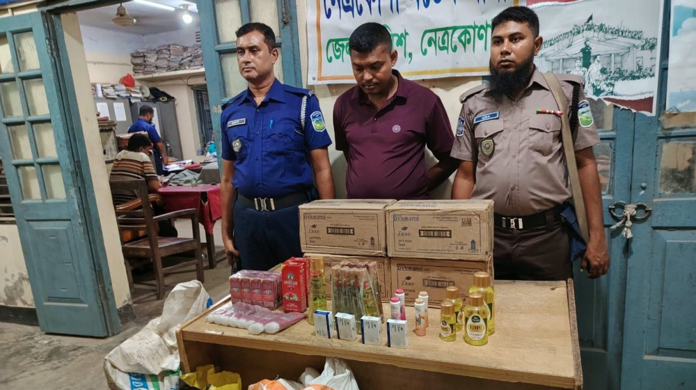 নেত্রকোণায় আবাসিক বাসায় ভারতীয় চোরাই পণ্যের গুদাম, চক্রের হোতা আটক
