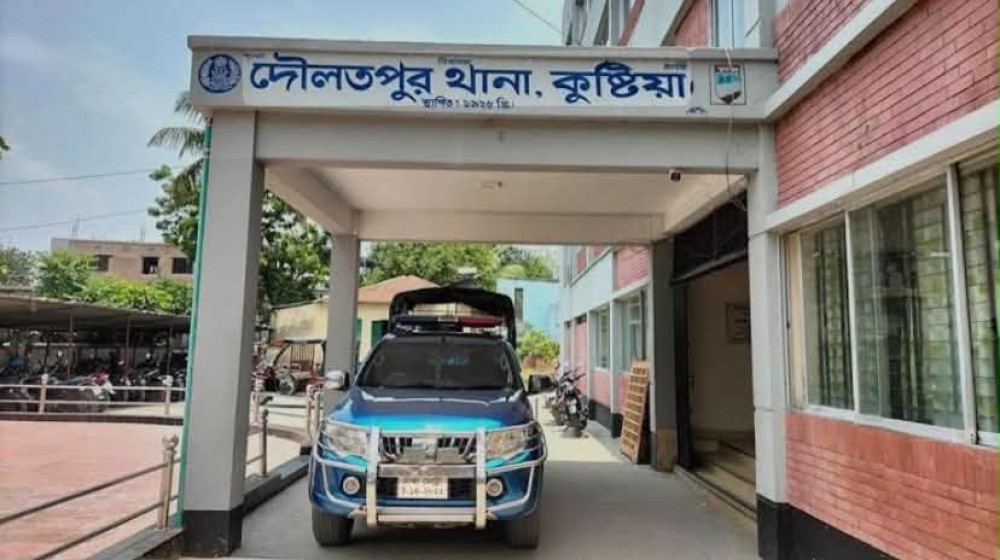 কুষ্টিয়া দৌলতপুরে বিশেষ অভিযানে ১৮ জন গ্রেপ্তার, তালিকায় কাঁকন বাহিনীর সদস্য টুয়েল।
