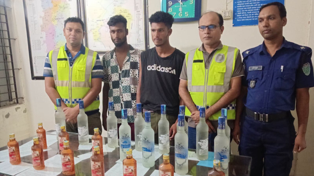কমলগঞ্জে ২২বোতল ভারতীয় মদসহ দুই যুবক আটক