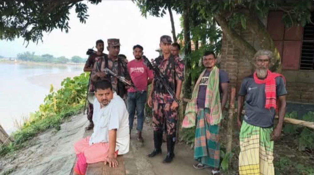 দৌলতপুর সীমান্তে বিএসএফের অনুপ্রবেশের চেষ্টা রুখে দিল বিজিবি ।