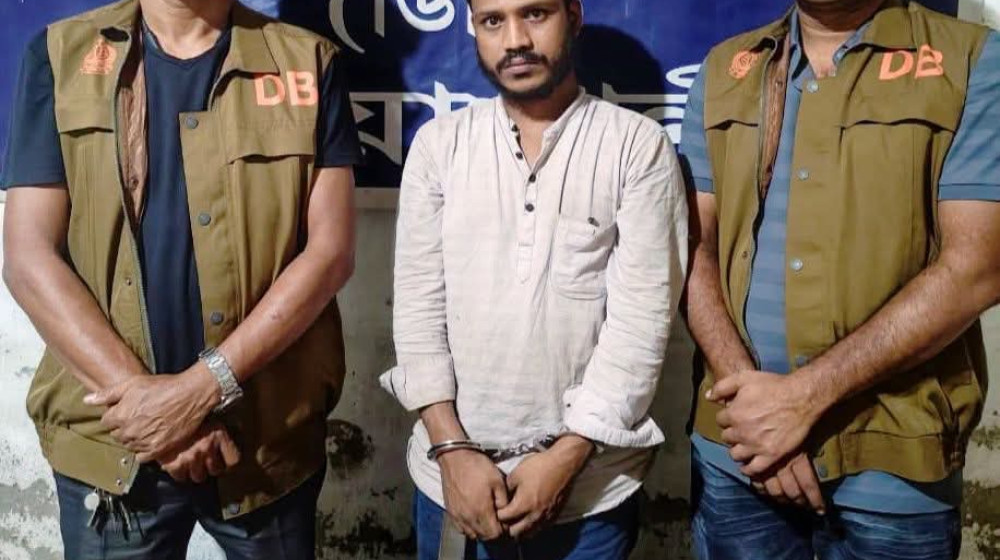 নোয়াখালী সদরে ডিবির অভিযান, ৮০ পিস ইয়াবাসহ যুবক গ্রেপ্তার