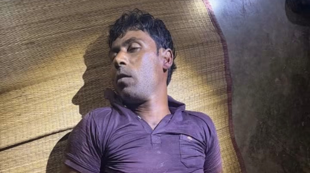 নওগাঁয় বাছুরে খড় খাওয়া নিয়ে বিরোধ, হামলায় নিহত ১