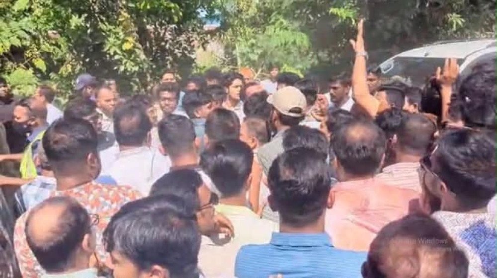 প্রতিমন্ত্রীর সফরের মধ্যেই উত্তপ্ত কুমারখালী, হাতাহাতির ঘটনায় লাঞ্ছিত ৩ সাংবাদিক