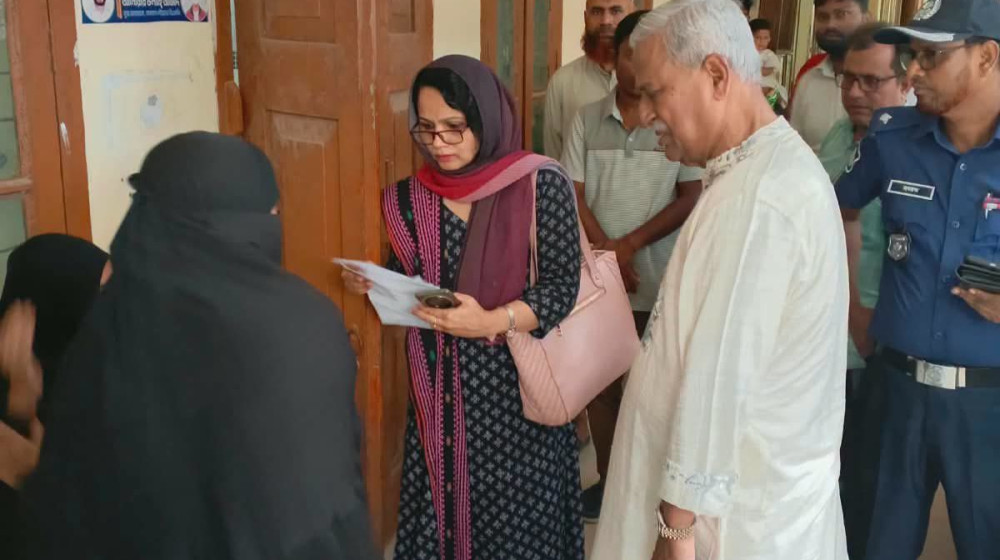 বদলে গেছে সেনবাগ হাসপাতালের চিত্র, আকস্মিক পরিদর্শনে সন্তোষ এমপি ফারুকের