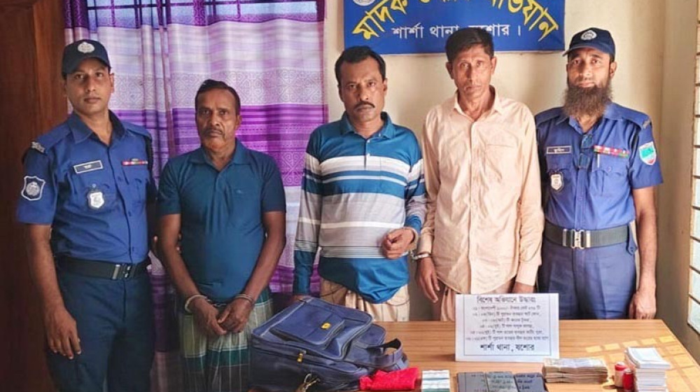 কাঁচের টুকরা দিয়ে টাকার কারসাজি! শার্শায় প্রতারণার অভিযোগে গ্রেপ্তার ৩