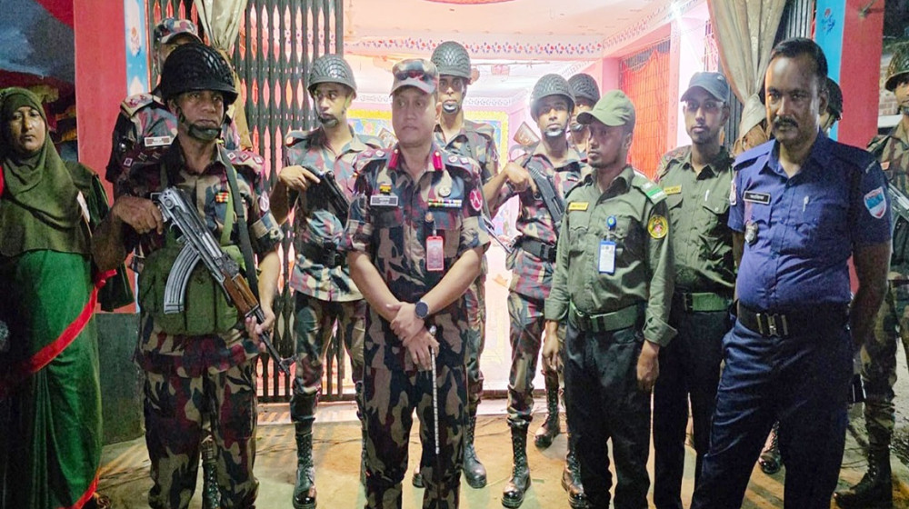 দুর্গাপূজার নিরাপত্তায় সীমান্তের ৯ মণ্ডপ পরিদর্শন করলেন খুলনা ২১ বিজিবি অধিনায়ক