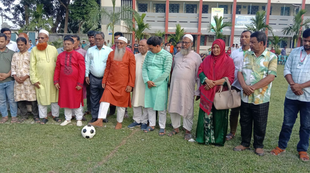 নওগাঁয় আন্তঃউপজেলা চেয়ারম্যান কাপ ফুটবল টুর্নামেন্টের উদ্বোধন