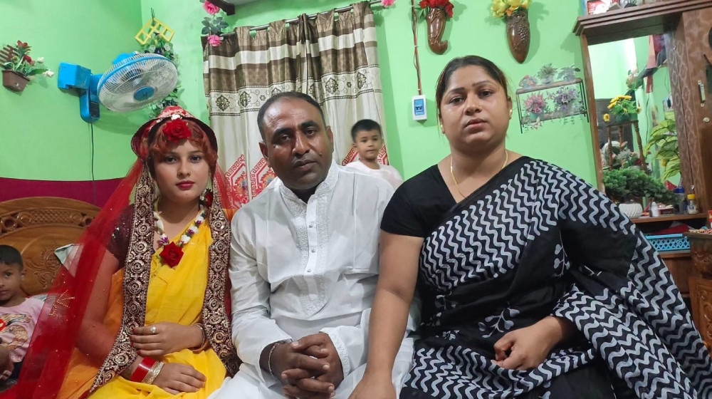 নওগাঁয় শালিকাকে বিয়ের ঘটনায় আইনজীবী সহকারীকে সেরেস্তা থেকে অবাঞ্ছিত ঘোষণা