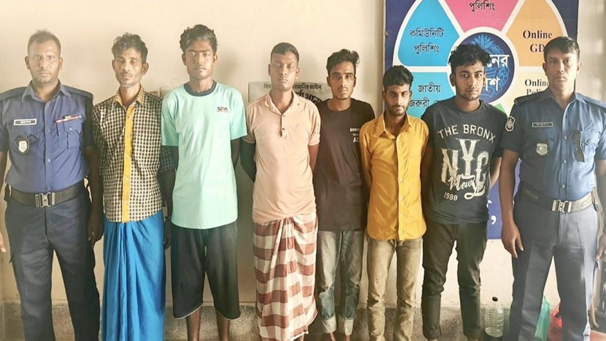 যশোরের শার্শায় চোর সন্দেহে আটক ৬