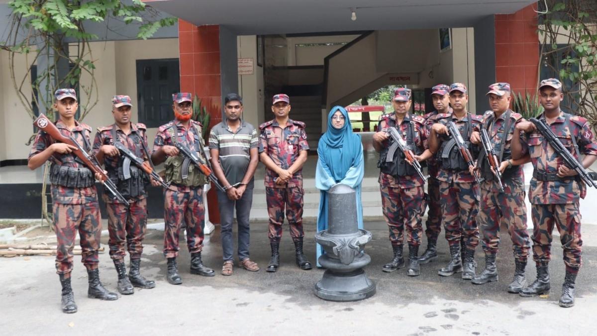 নওগাঁয় ২৪৫ কেজি ওজনের শিবলিঙ্গ উদ্ধার, আটক এক