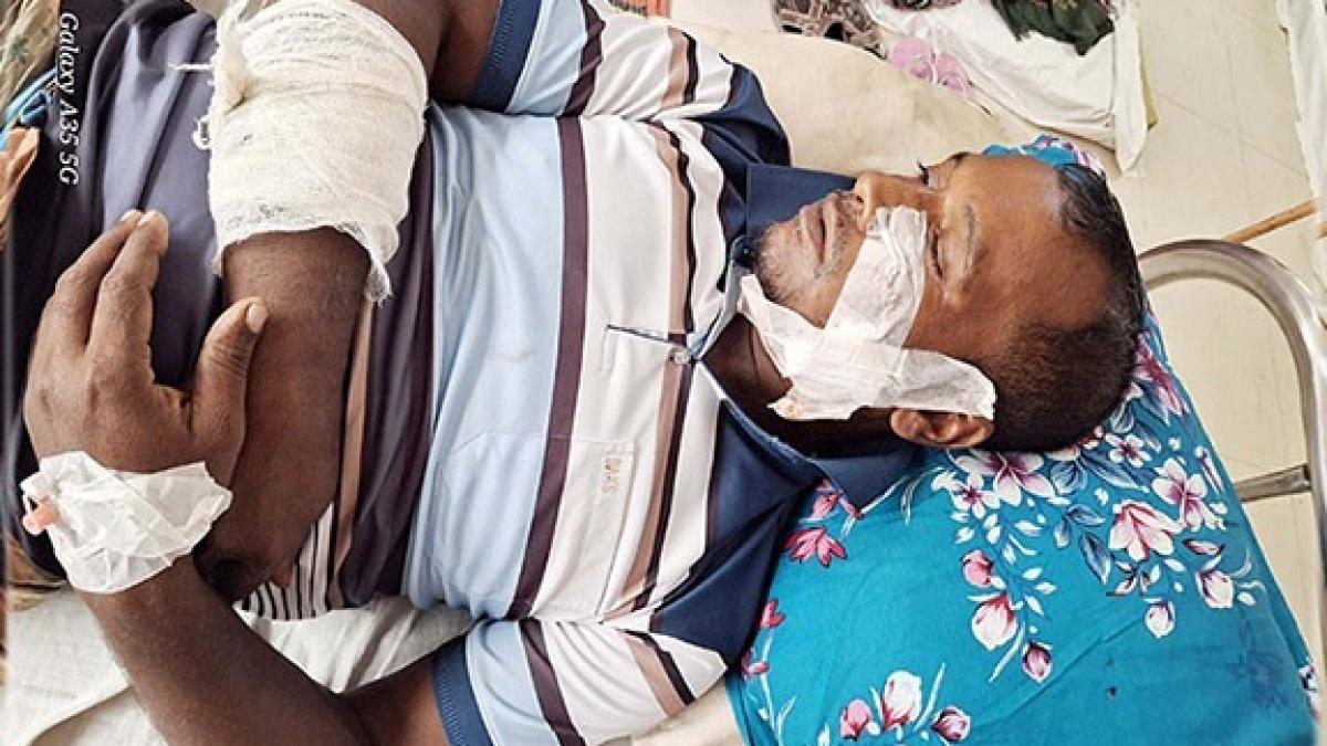 শার্শায়  জমির বিরোধকে কেন্দ্র করে ৪ জনকে কুপিয়ে জখম ভাংচুর লুটপাট করেছে দূর্বৃত্বরা