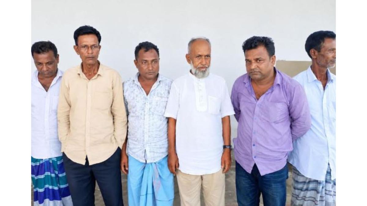 কেন্দুয়ায় জুয়ার আসরে পুলিশের হানা, দুই ইউপি সদস্যসহ আটক ৬
