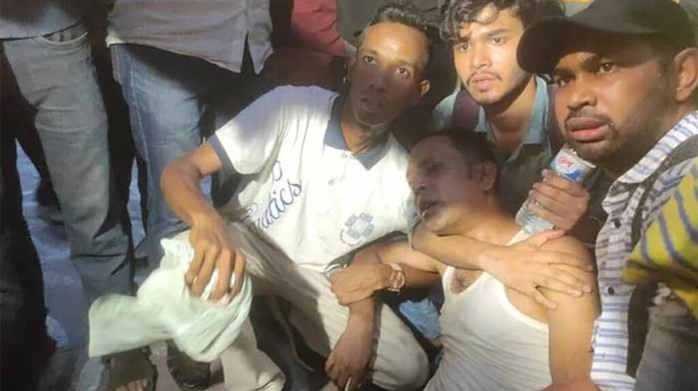 এফডিসিতে সাংবাদিকদের ওপর ফিল্মি স্টাইলে হামলা এফডিসিতে সাংবাদিকদের ওপর ফিল্মি স্টাইলে হামলা