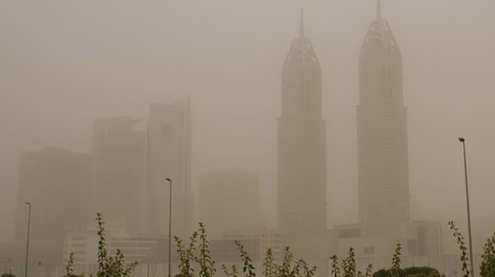 বন্যার পর ঘন কুয়াশার প্রকোপে আরব আমিরাত বন্যার পর ঘন কুয়াশার প্রকোপে আরব আমিরাত