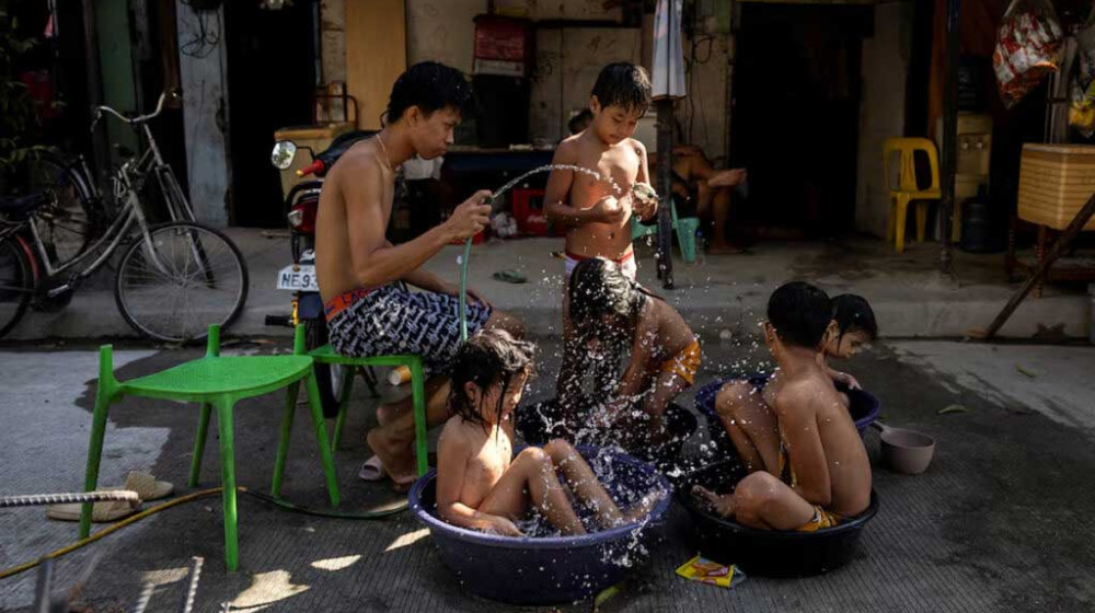 ফিলিপাইনে তাপমাত্রা ছুঁয়েছে ৫০ ডিগ্রি, শিক্ষাপ্রতিষ্ঠান বন্ধ ঘোষণা ফিলিপাইনে তাপমাত্রা ছুঁয়েছে ৫০ ডিগ্রি, শিক্ষাপ্রতিষ্ঠান বন্ধ ঘোষণা