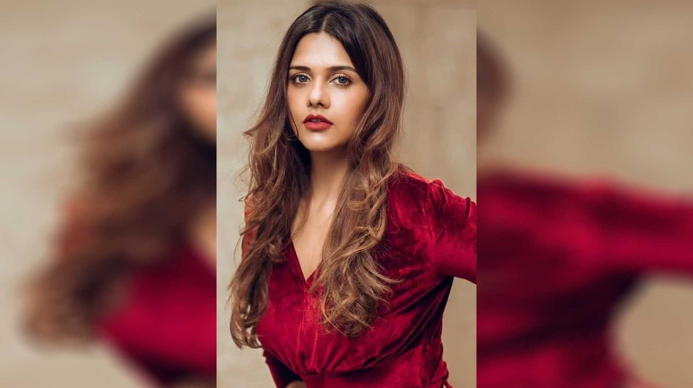 দ্বিতীয় স্বামীকে ডিভোর্স না দিয়েই তৃতীয় বিয়ের গুঞ্জন অভিনেত্রীর! দ্বিতীয় স্বামীকে ডিভোর্স না দিয়েই তৃতীয় বিয়ের গুঞ্জন অভিনেত্রীর!