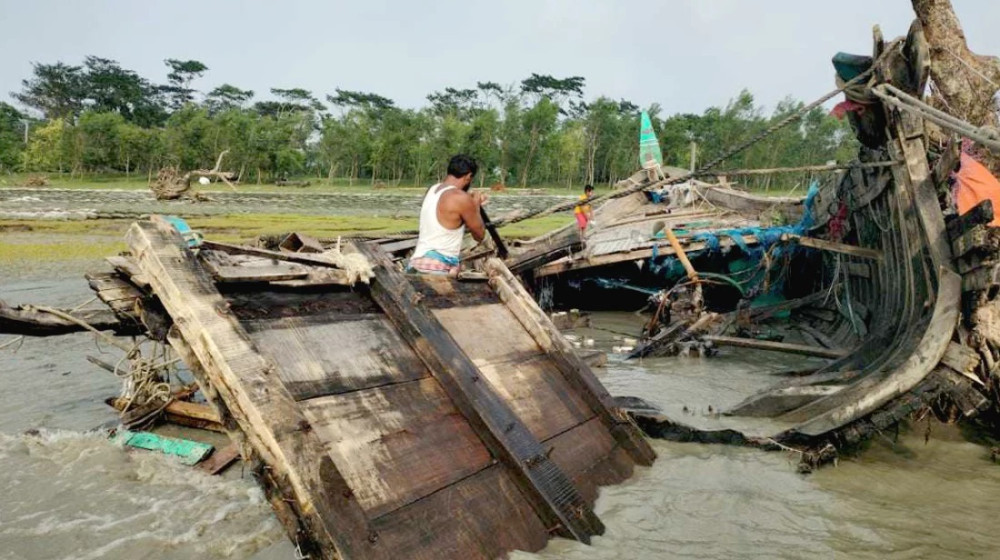 ঘূর্ণিঝড় রেমালে ২০ জেলায় ক্ষতি ৭ হাজার কোটি টাকা ঘূর্ণিঝড় রেমালে ২০ জেলায় ক্ষতি ৭ হাজার কোটি টাকা