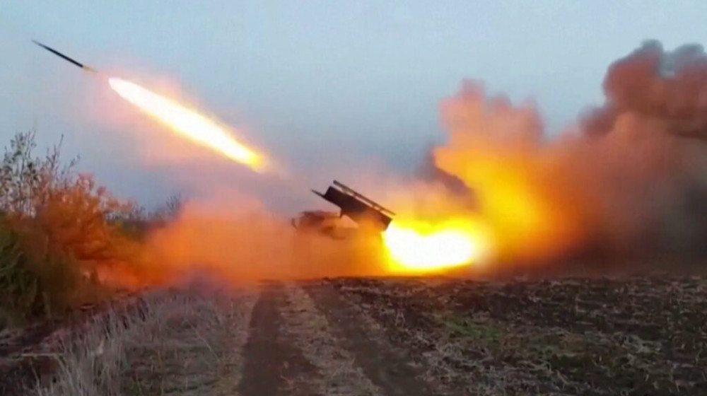 গোলাবারুদ সংকটে ইউক্রেন! কোণঠাসা জেলেনস্কি বাহিনী