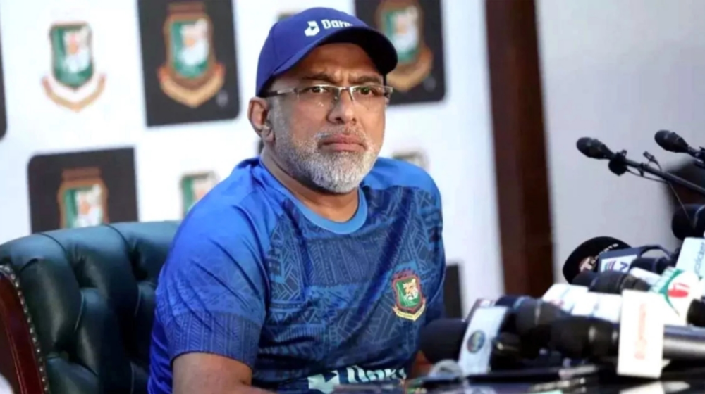 হাথুরুসিং বরখাস্ত, নতুন কোচ সিমন্স হাথুরুসিং বরখাস্ত, নতুন কোচ সিমন্স