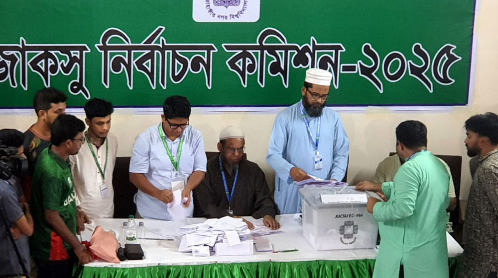 জাকসু নির্বাচনের ভোট গণনা চলছে