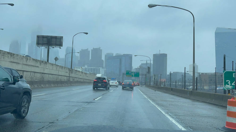 বৈরী আবহাওয়ায় জনজীবন বিপর্যস্ত বৈরী আবহাওয়ায় জনজীবন বিপর্যস্ত